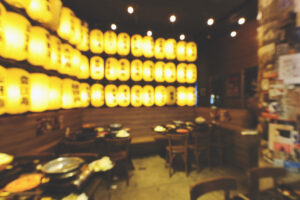 日本の居酒屋の店内風景