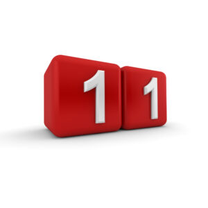 白文字の１の描かれた赤いキューブが二つ並ぶ